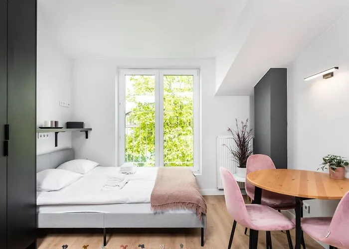 Smart Apartments - Old Town & Main Train Station - By Upstairs