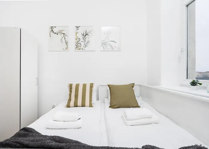 Bosacka Apartments X 1\' Main Train & Bus Station - By Upstairs