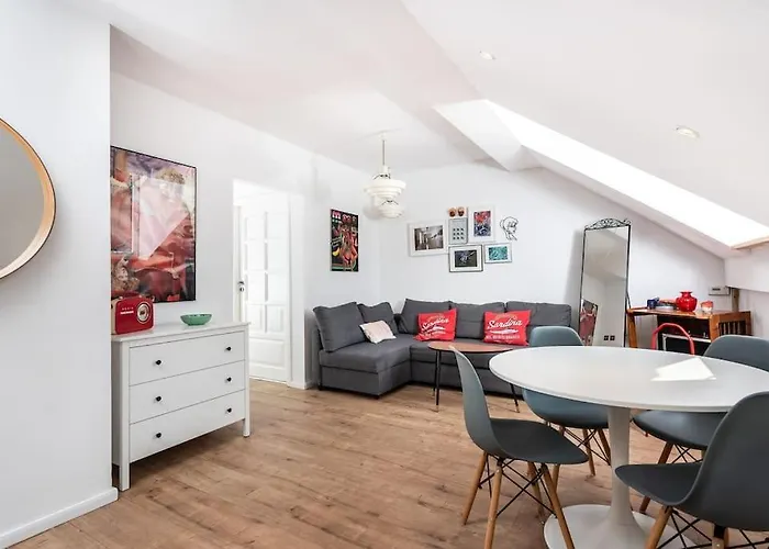 Artistic Flat With Entresol - 5\' Market Square - By Upstairs