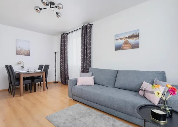 Cozy Apartment With Balcony Chmieleniec By Noclegi Renters