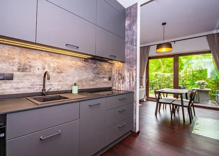 Inpoint 2-Bedrooms Apartment With Private Garden And Free Parking