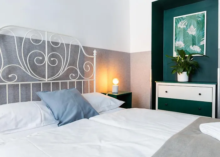 Friendhouse Apartments Starovislna
