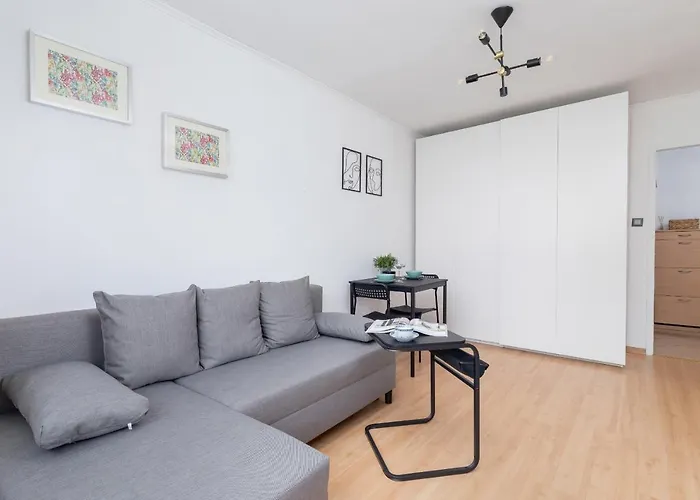 Comfy & Bright Studio Wielicka In Krakow By Noclegi Renters