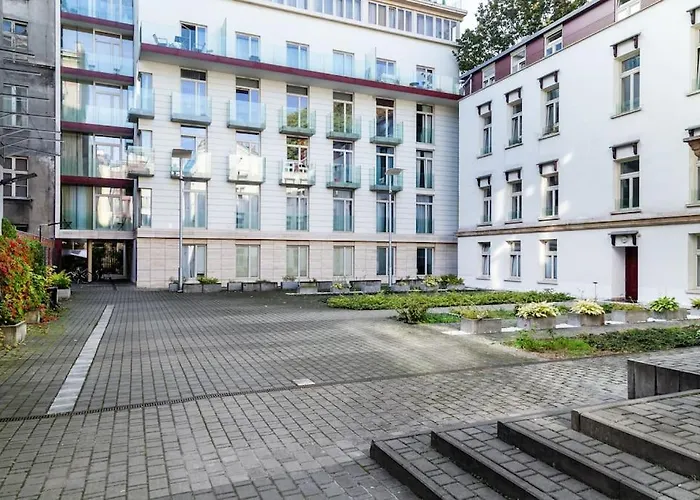 Househost Apartment:Lobzowska 22