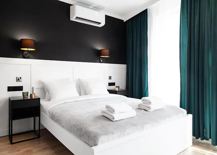 Househost Apartments: Miodowa 42/12B Street