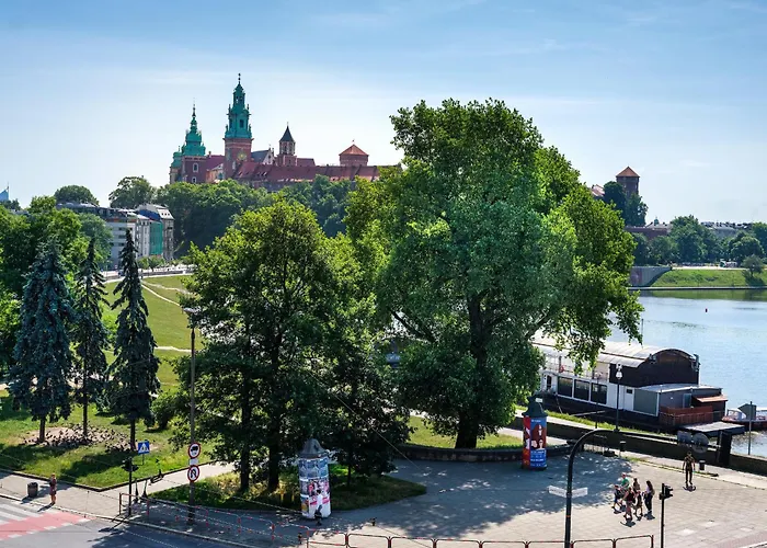 Castle View Apartments By Tyzenhauz