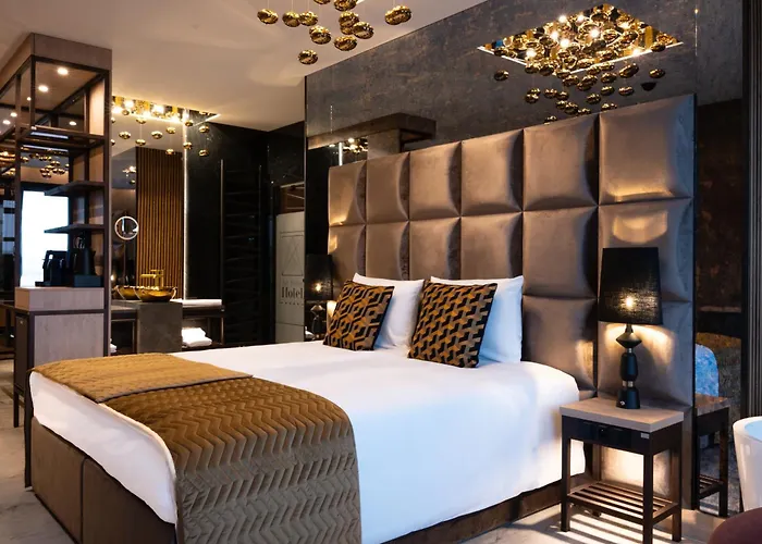 Art Suites Luxury Hotel