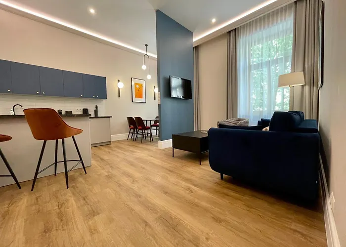 Golden Queen Apartments City Center