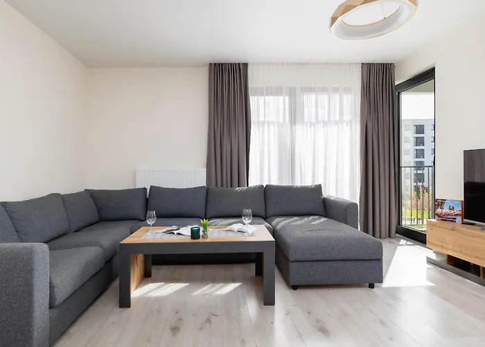 Beautiful & Spacious 1 Bedroom Apartament With Balcony By Noclegi Renters