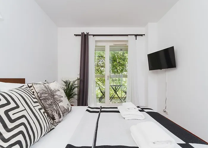 3-Bedroom Apartment With Balcony- Krowoderska