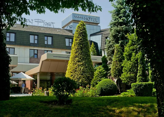 Crown Piast Hotel & SPA