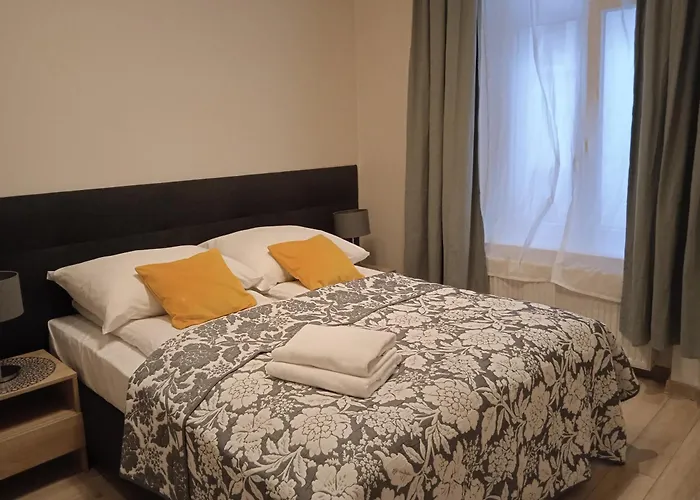Old Town Apartments - B7