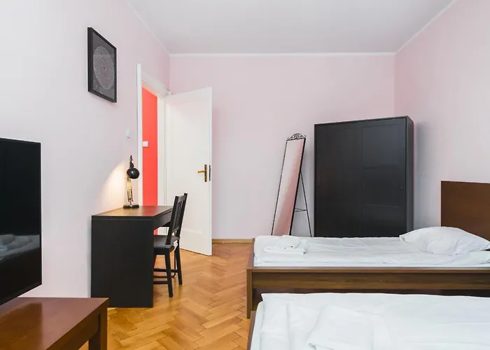 Modern Urban Escape - Old Town Apartment - By Upstairs