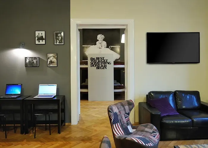 Hollywood Hostel