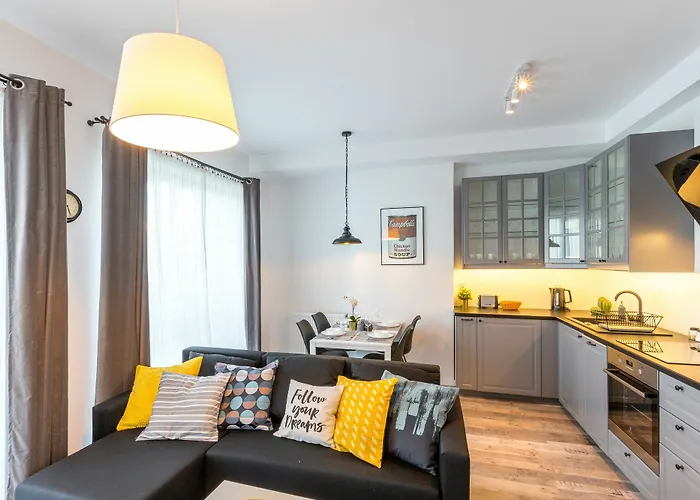 Friendhouse Apartments -Train Station