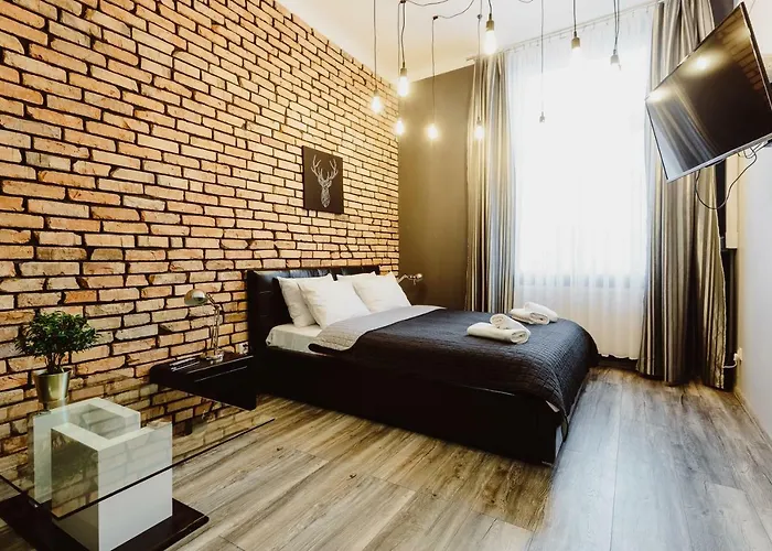 Leo Apartments Main Square