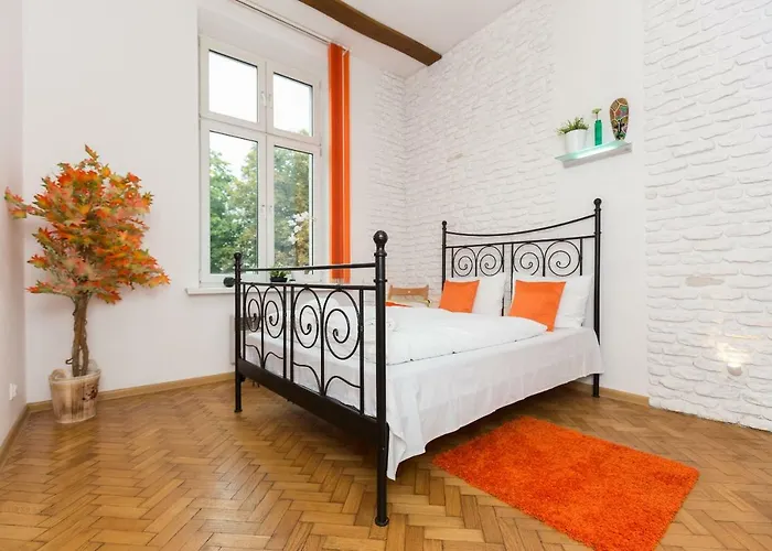 Bright And Charming- Golden Apartments&D8B