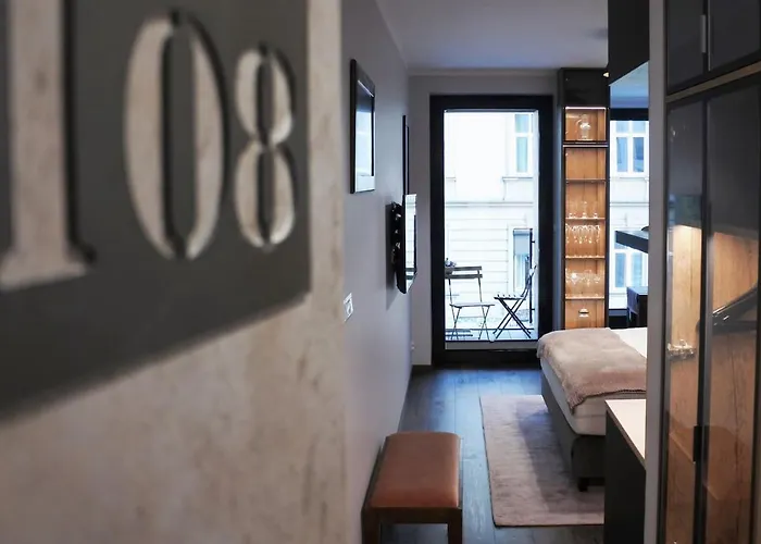 Boutique 108 - Old City, Luxury Apt. With A Garage
