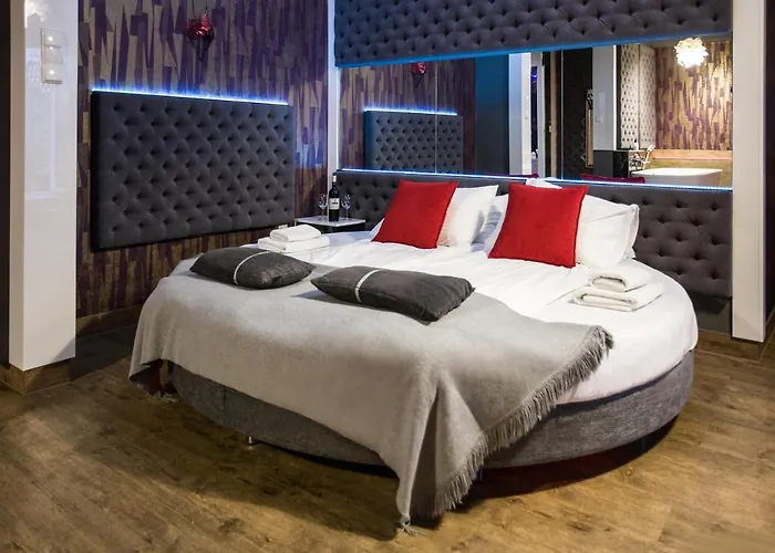 Yourplace Romantic Apartment With Private Patio