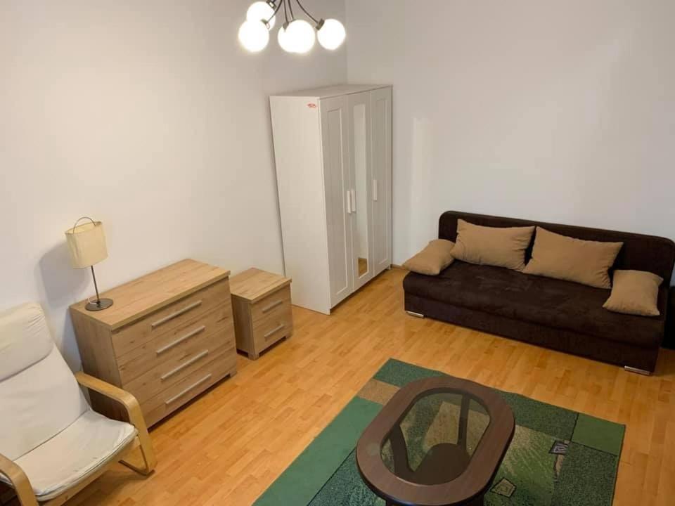 Helclow Apartment