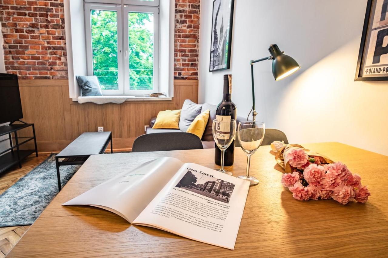 Tower Street Apartment *