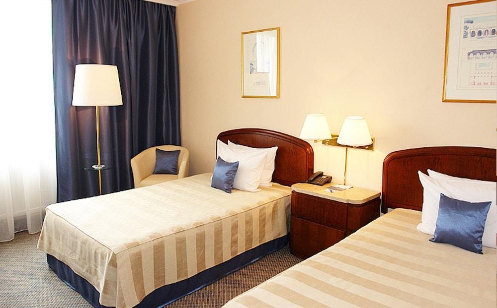 Hotel Booking Crown Piast & Spa