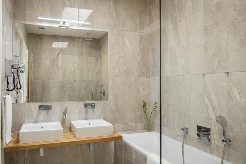 Little Britain Aparthotel Sauna&Daily Spa Hen&Stag Do Aparthotel 2*