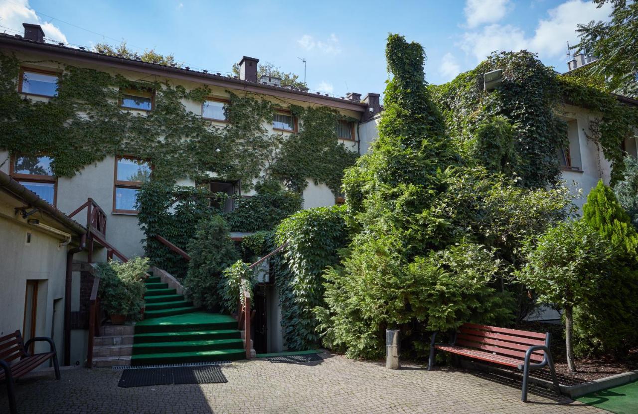 Batory Annex Hotel