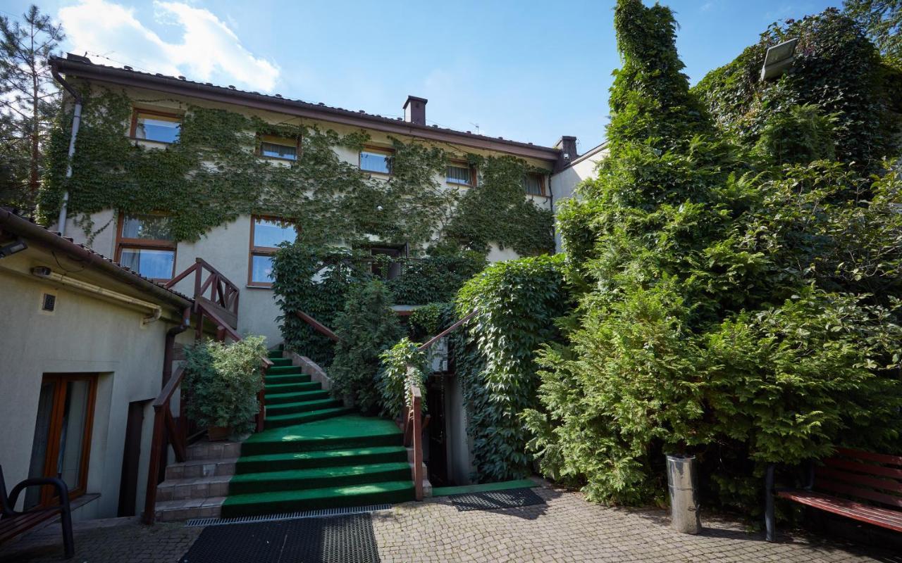 Batory Annex
