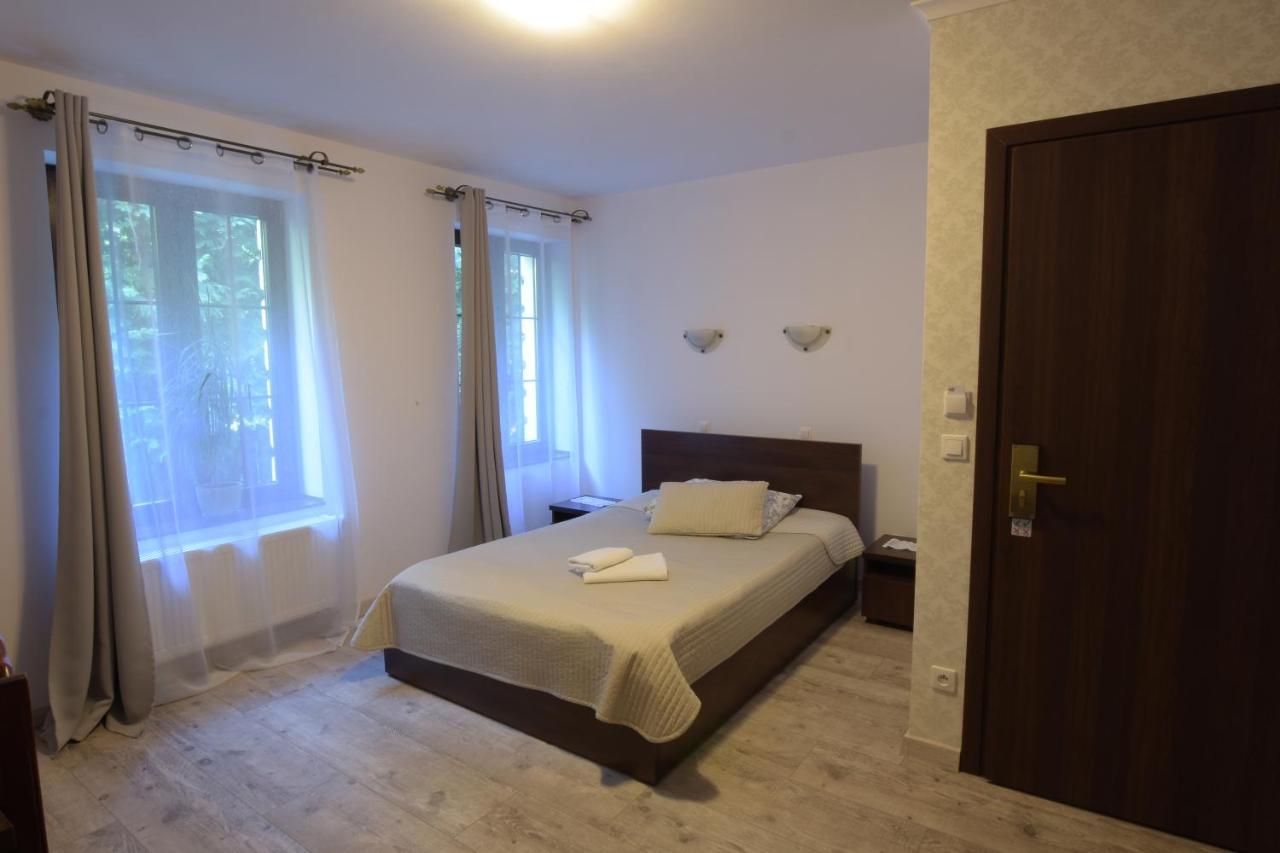 Hotel Dworek Zloty Rog I Restauracja 3*