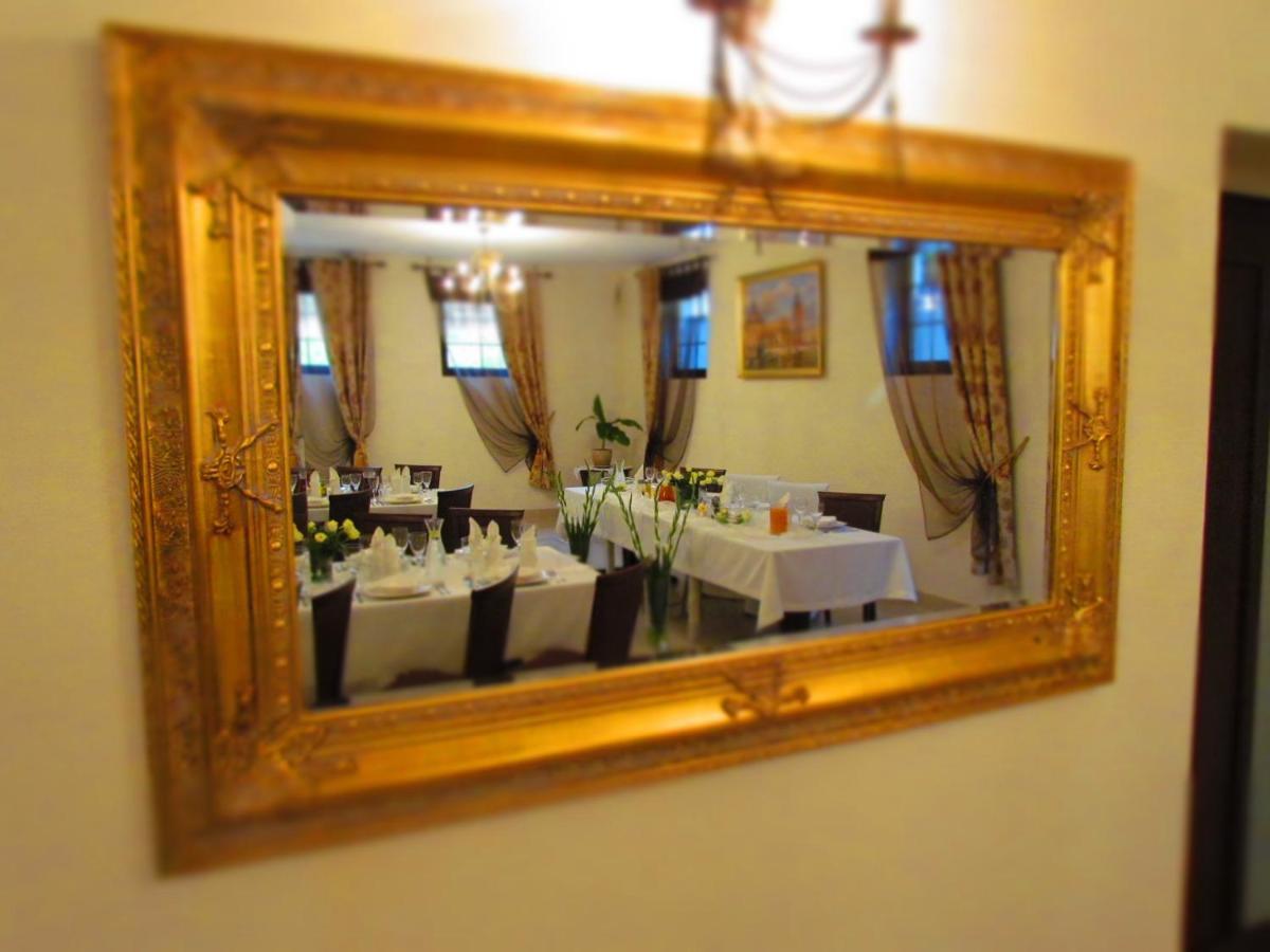 Dworek Zloty Rog I Restauracja Hotel Krakau