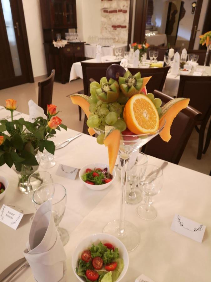 Dworek Zloty Rog I Restauracja Hotel 3*