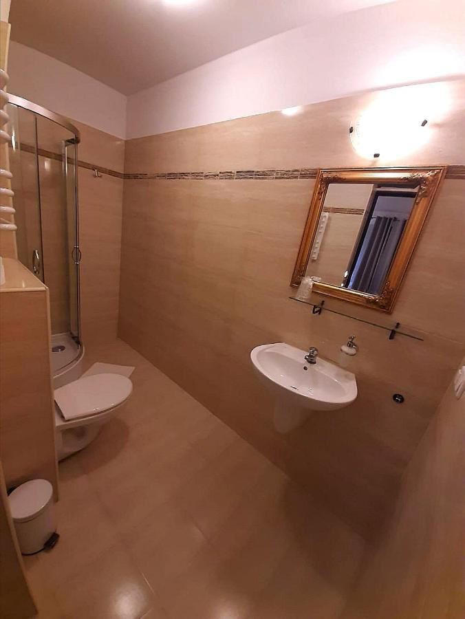 Hotel Dworek Zloty Rog I Restauracja 3*