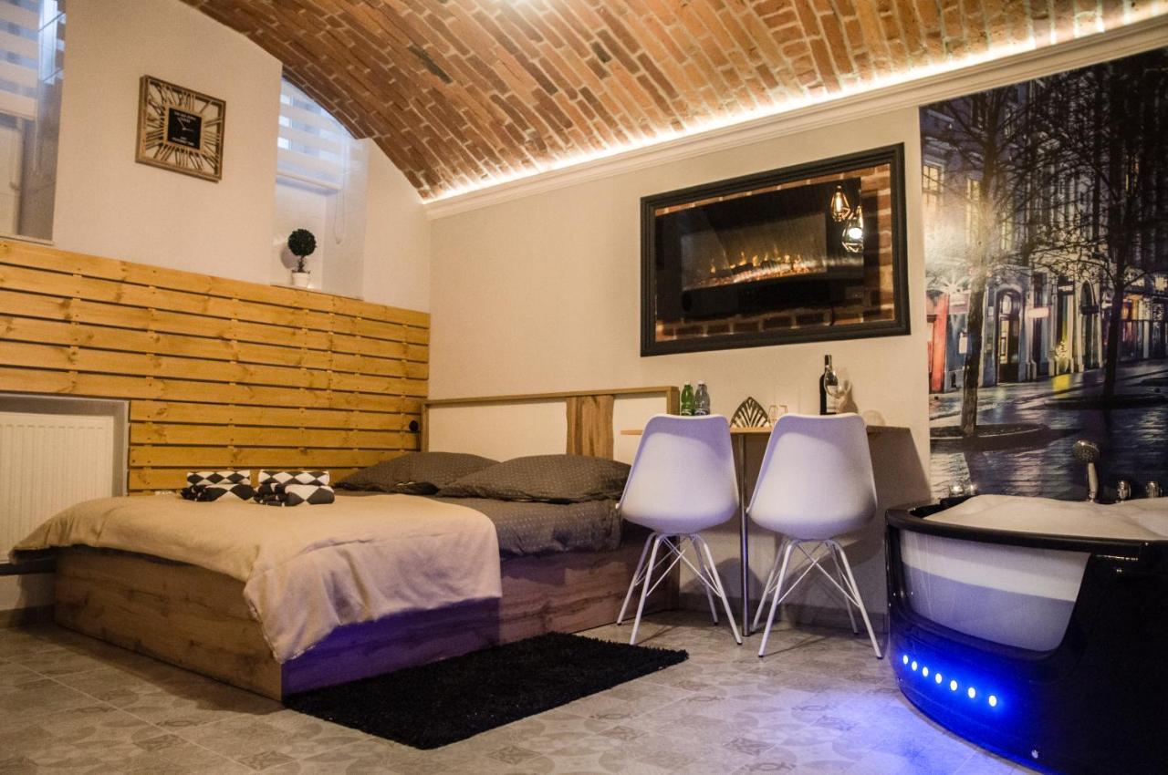 Underground Jacuzzi Bed & Breakfast