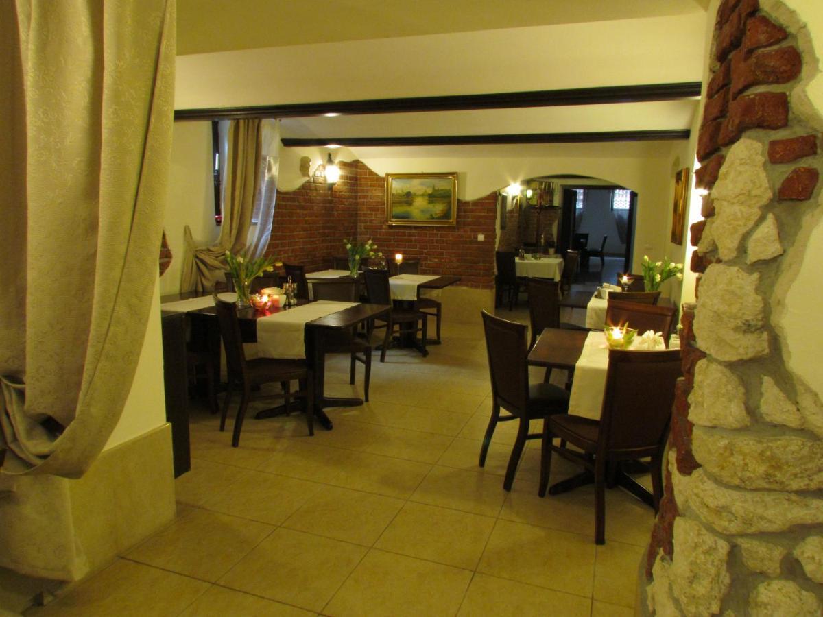 Dworek Zloty Rog I Restauracja