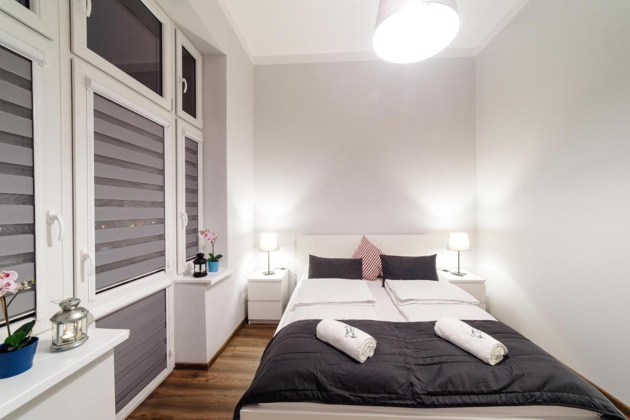 Aparthotel 2 Nights - Great Location, Right Next To Main Rail And Bus Station, 10 Min To Main Square By Foot