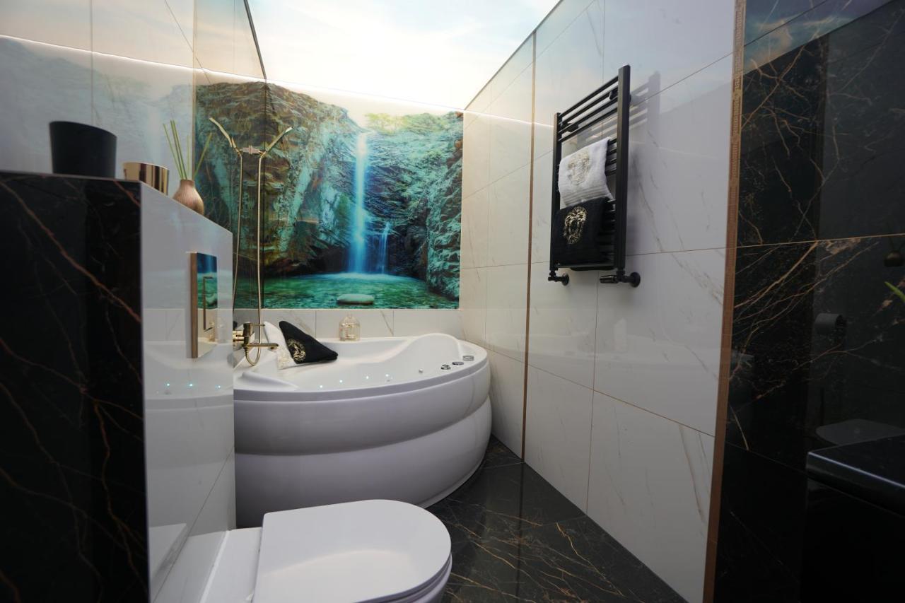 Lema Versace Apartment *