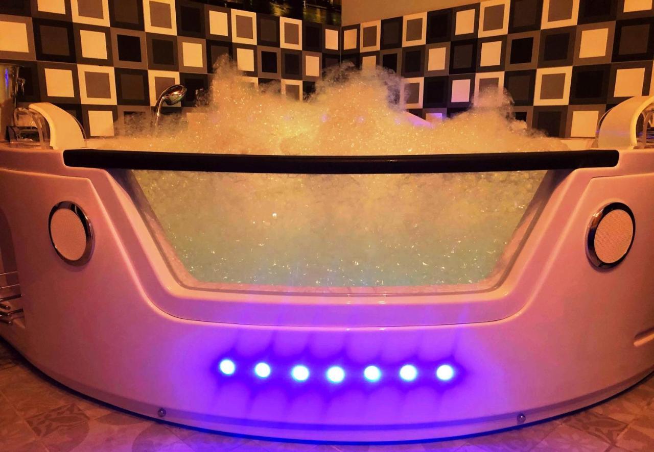 Underground Jacuzzi Bed & Breakfast