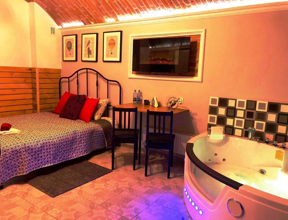 Bed & Breakfast Underground Jacuzzi *