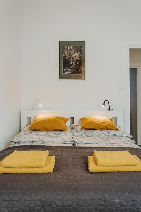 Charming Old Town & Jewish District, Quiet Neighborhood Apartment Krakow