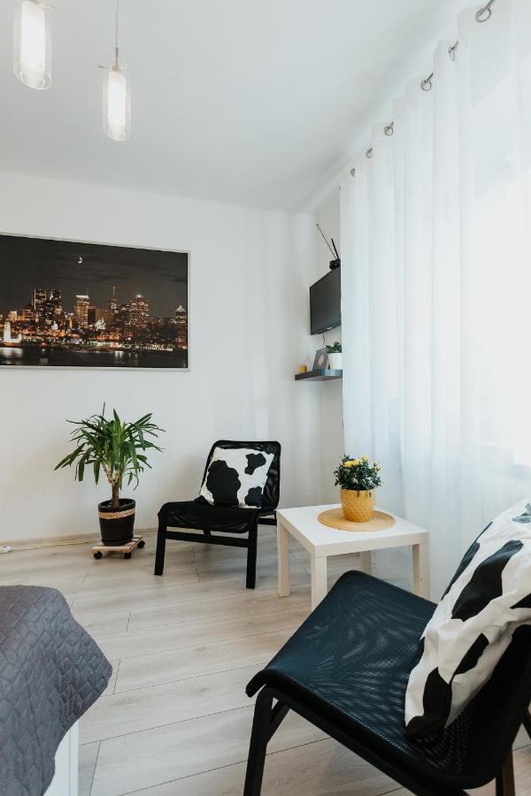 Charming Old Town & Jewish District, Quiet Neighborhood Apartment