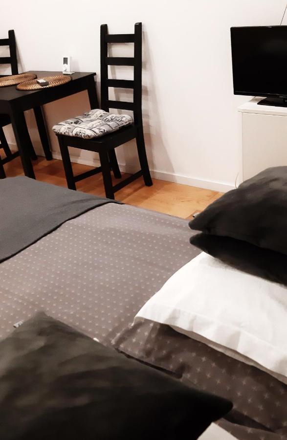 Topolowa - Self Check In - Next To Main Rail, 10 Min To Main Square * Krakau
