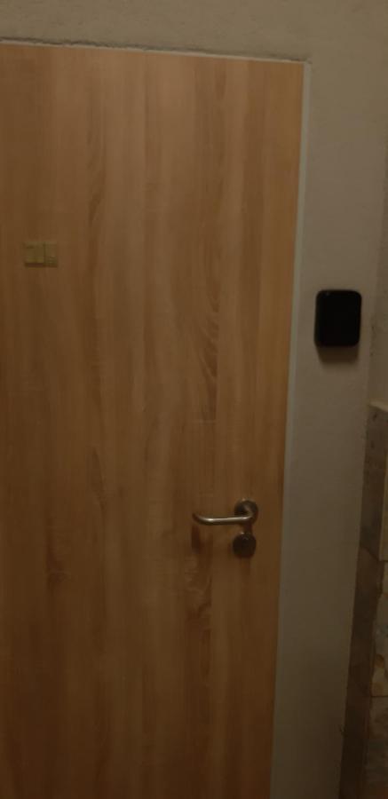 Topolowa - Self Check In - Next To Main Rail, 10 Min To Main Square Apartment Krakau