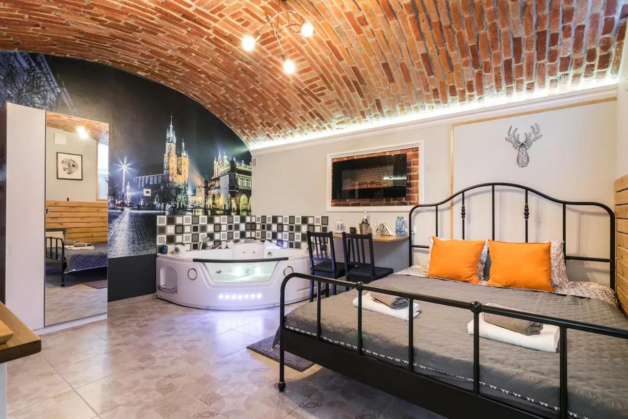Underground Jacuzzi Bed & Breakfast *