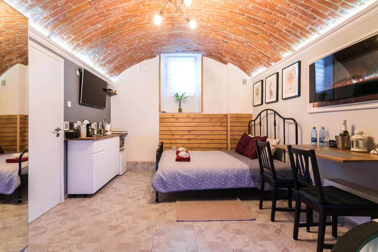 Underground Jacuzzi Bed & Breakfast
