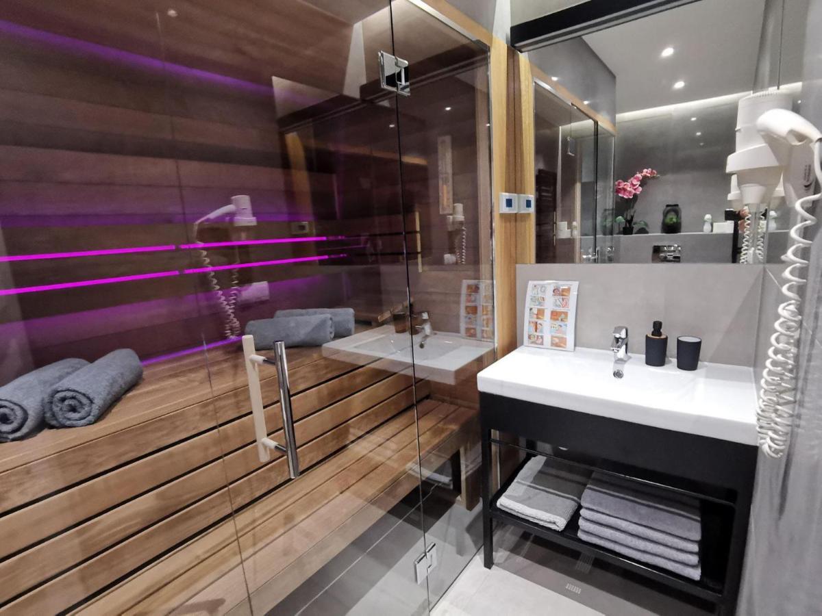 Jacuzzi Apartment