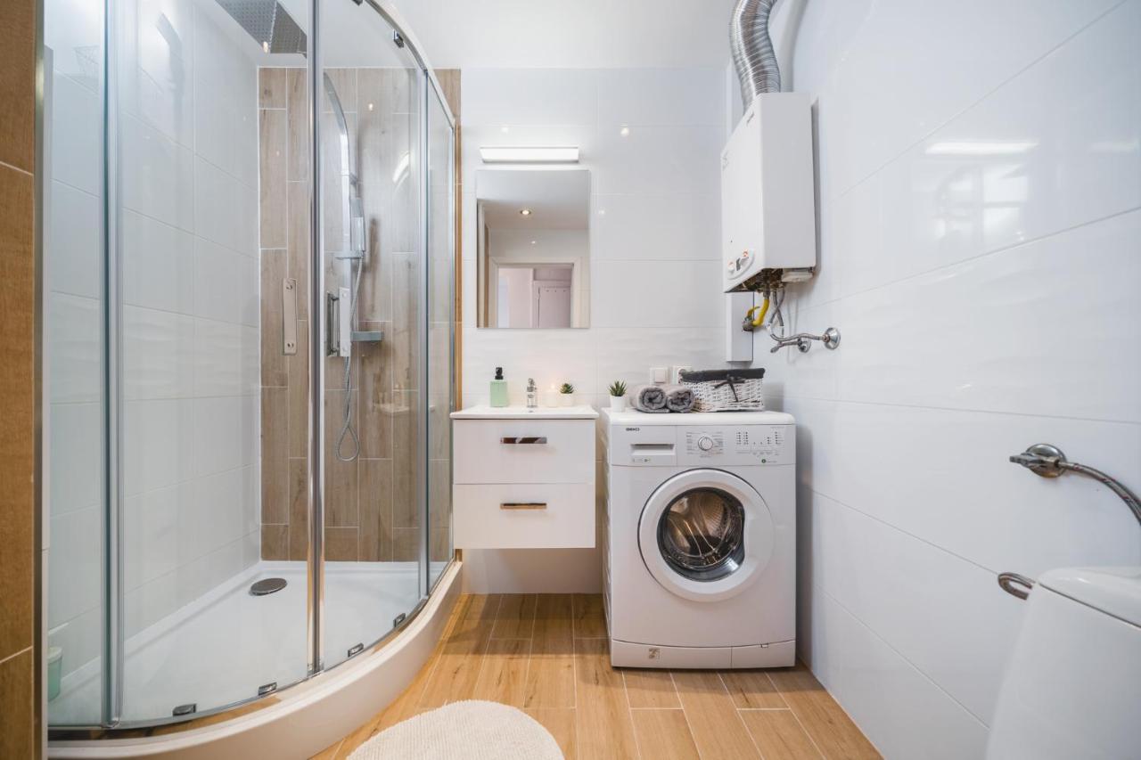 Sunshine Parkside Hideaway - 3 Bedroom - By Upstairs