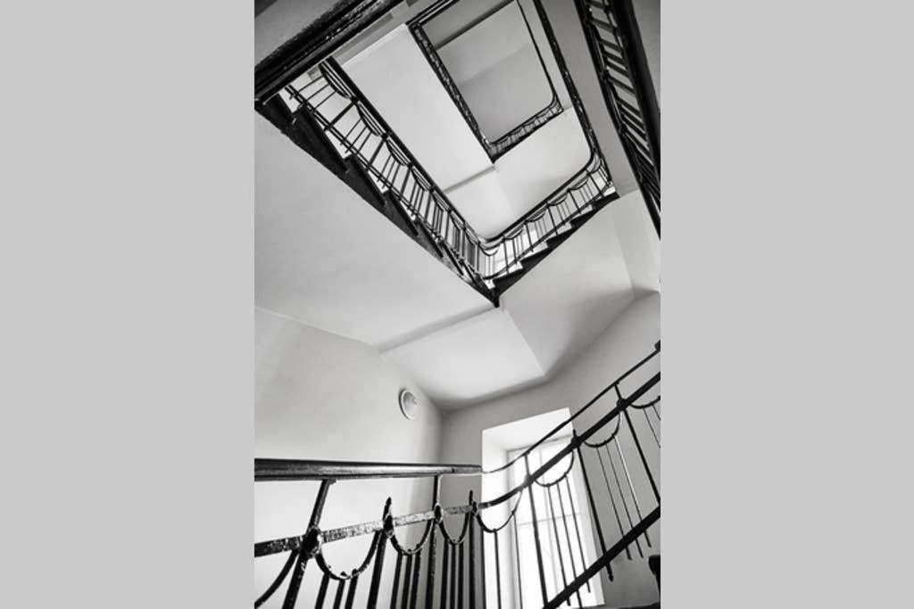 Househost Iii: Podbrzezie Street Apartament *
