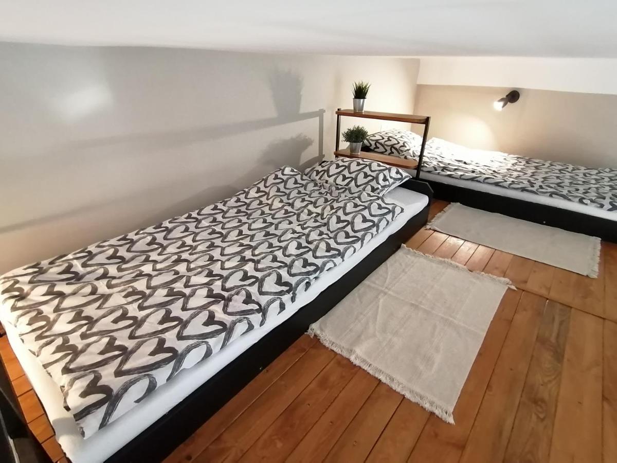 Old Town Apartment *