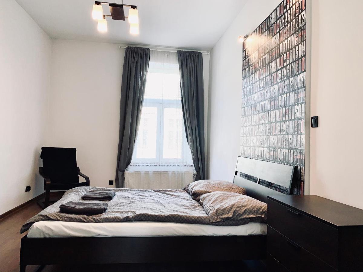 Main Square Apartment *